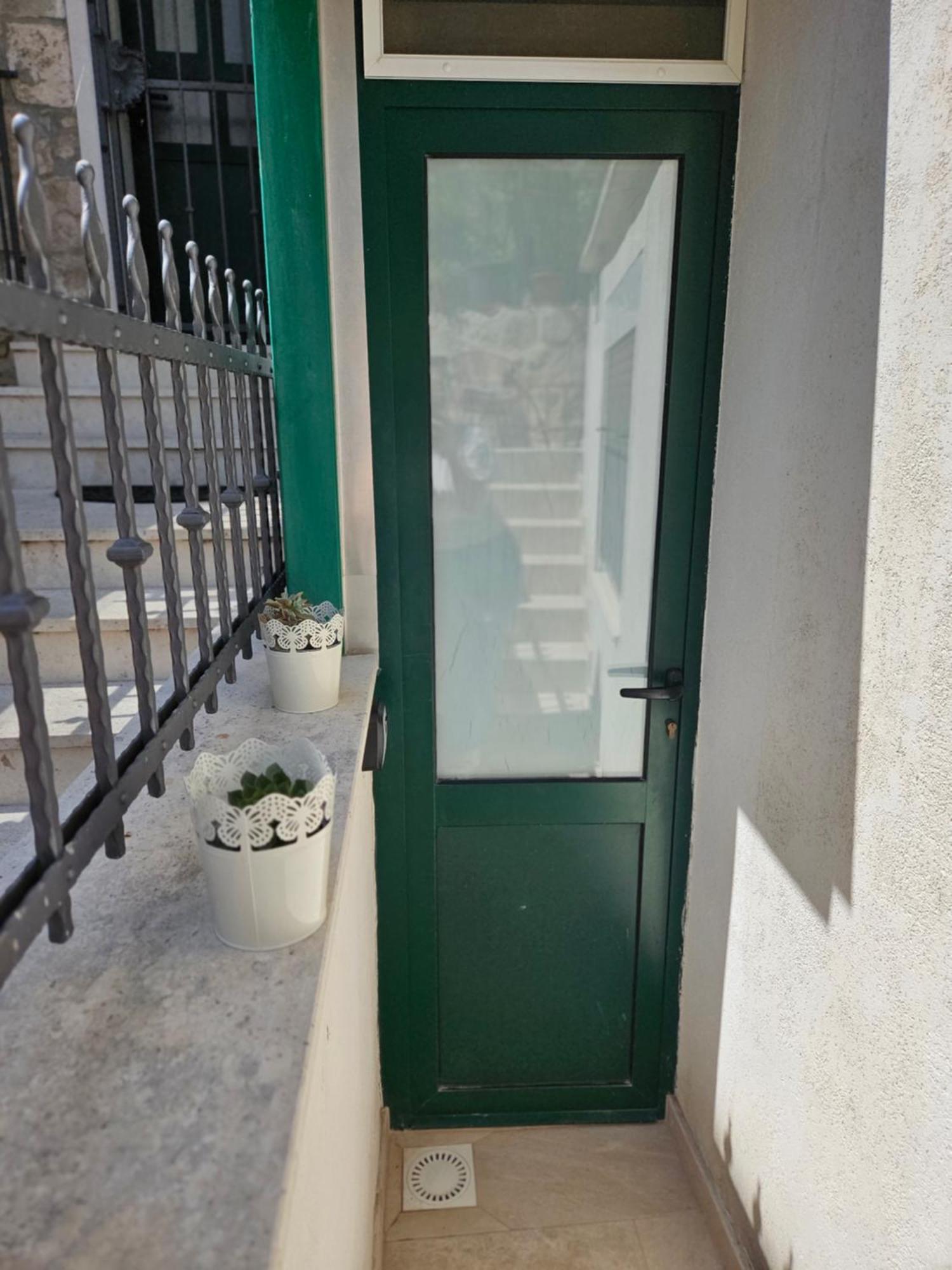 Gago Apartment Split